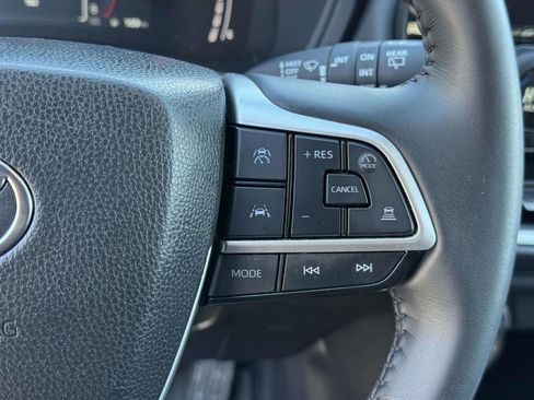 Used 2025 Toyota Grand Highlander XLE image 11