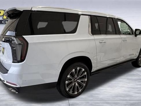 New 2026 Chevrolet Suburban High Country image 8