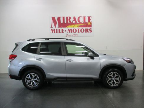 Used 2022 Subaru Forester Premium image 6
