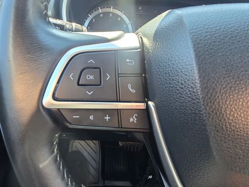 Used 2023 Toyota Highlander XLE image 21