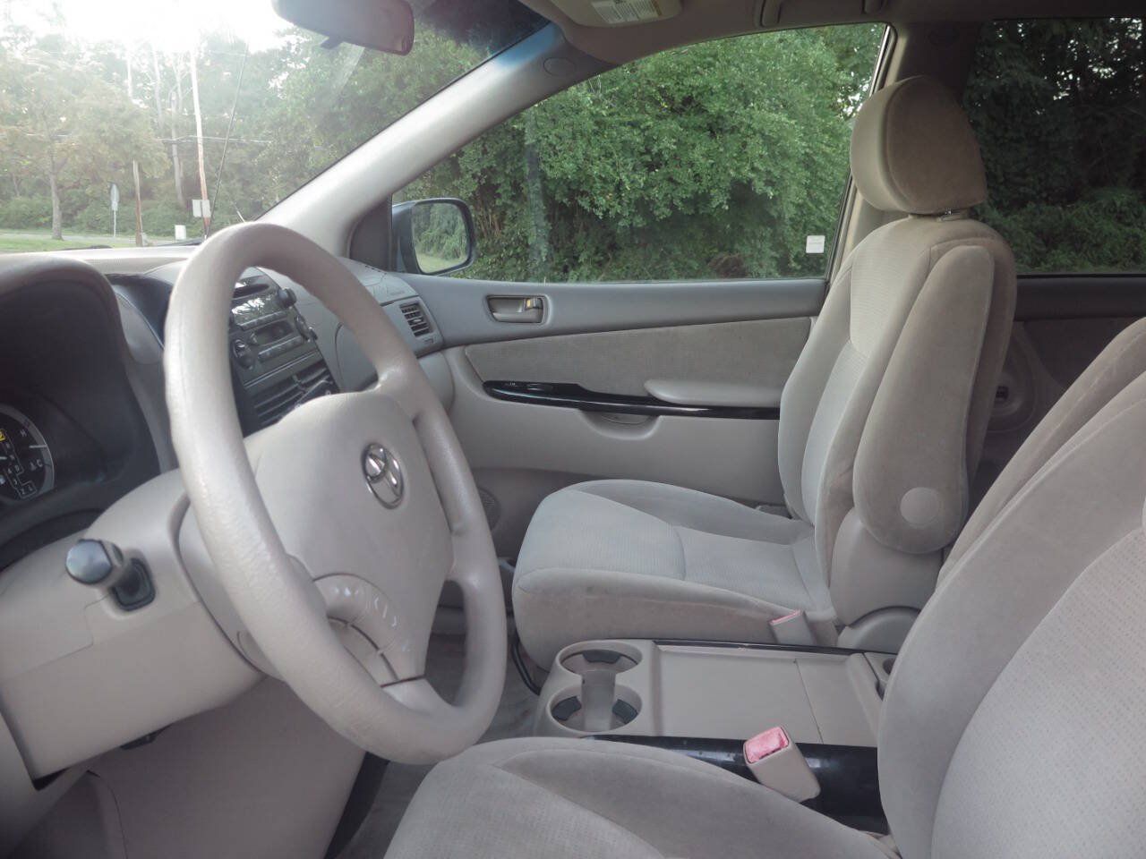 Used 2005 Toyota Sienna LE w/ LE Pkg 6 FWD image 11