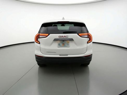 Used 2024 GMC Terrain SLE image 6