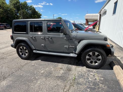 Used 2020 Jeep Wrangler Unlimited Sahara w/ Dual Top Group AWD/4WD image 2