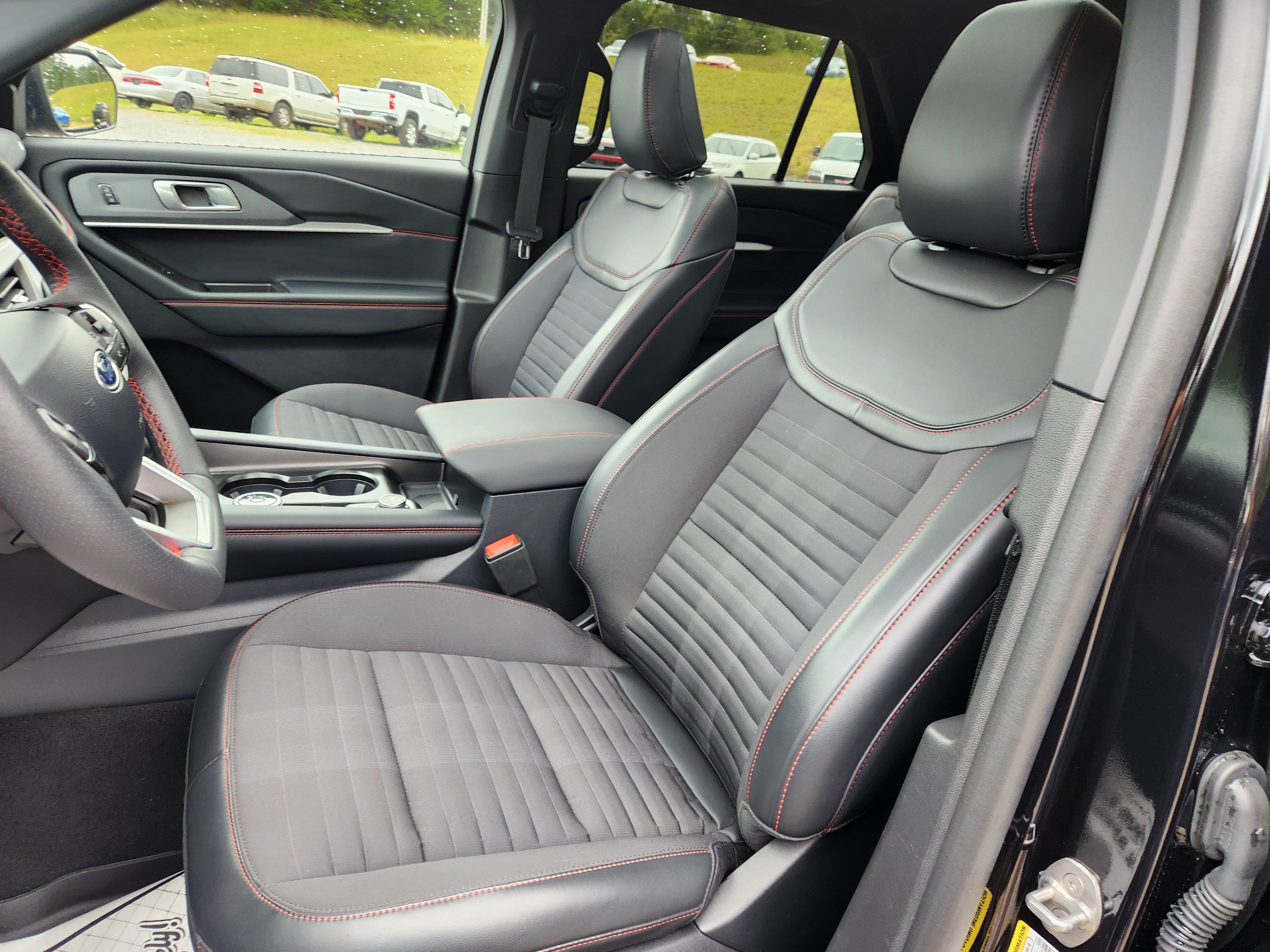 Used 2025 Ford Explorer ST-Line w/ Premium Package AWD/4WD image 23