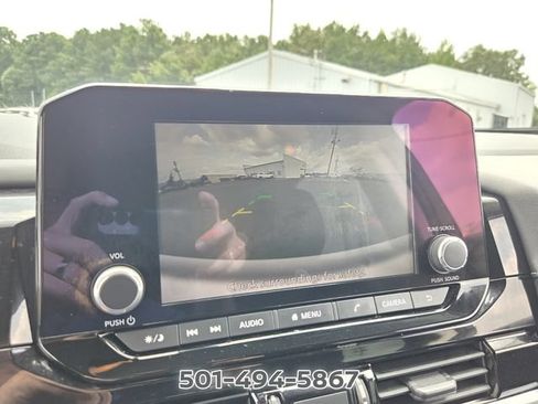 Used 2022 Nissan Pathfinder SV AWD/4WD image 20
