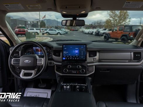 Used 2023 Ford Expedition Max XLT image 20