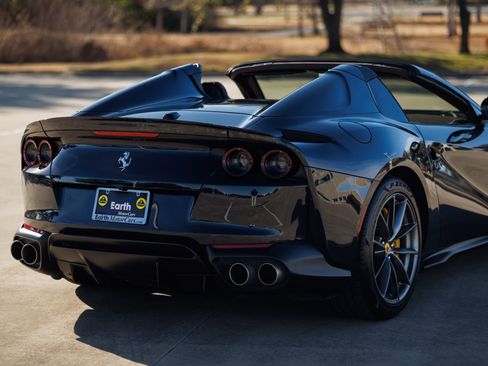 Used 2021 Ferrari 812 GTS image 21