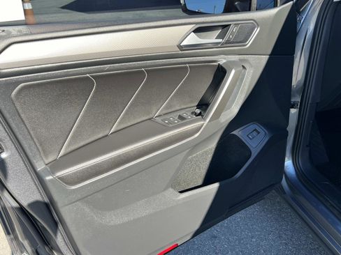 Certified 2022 Volkswagen Tiguan SE w/ Panoramic Sunroof Package image 6