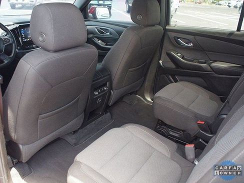 Certified 2023 Chevrolet Traverse LT w/ Rear Camera Mirror Package image 11