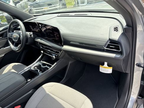 New 2025 Chevrolet Traverse LT FWD image 28