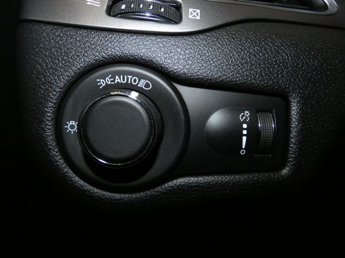 Used 2021 Jeep Cherokee Sport w/ Popular Appearance Group AWD/4WD image 16