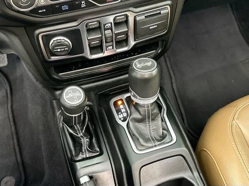 Used 2022 Jeep Wrangler Unlimited Sahara AWD/4WD image 16