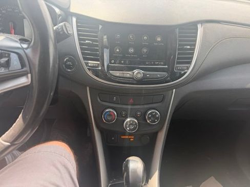Used 2019 Chevrolet Trax LT w/ LT Convenience Package FWD image 13