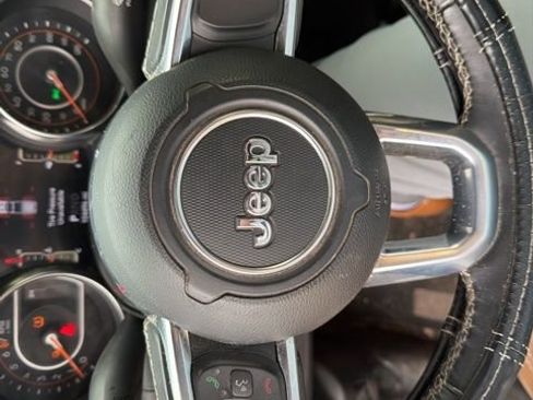 Used 2020 Jeep Gladiator Overland image 12