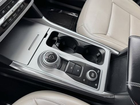 Used 2024 Ford Explorer XLT w/ Equipment Group 202A image 16