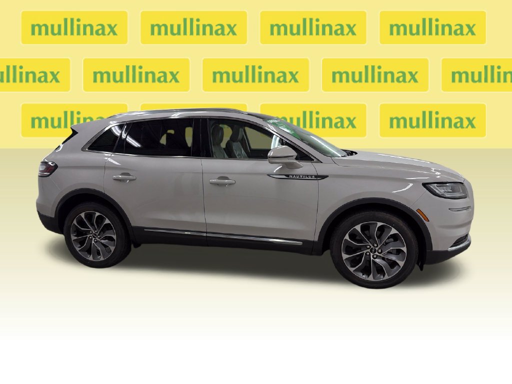 Used 2022 Lincoln Nautilus Reserve FWD image 2