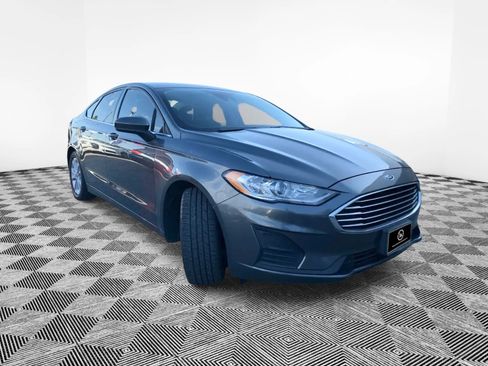 Used 2020 Ford Fusion SE image 4