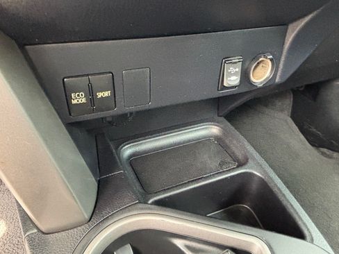 Used 2016 Toyota RAV4 LE AWD/4WD image 15