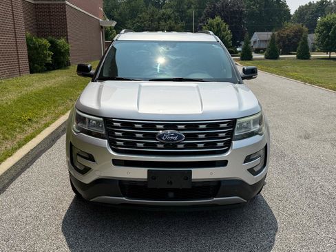 Used 2017 Ford Explorer XLT w/ Equipment Group 202A AWD/4WD image 2