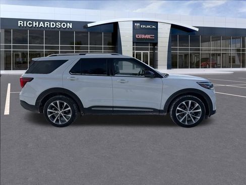Used 2025 Ford Explorer Platinum w/ Ultimate Package image 9