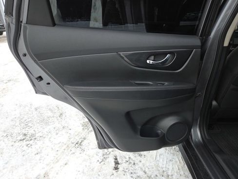 Used 2017 Nissan Rogue SV image 40