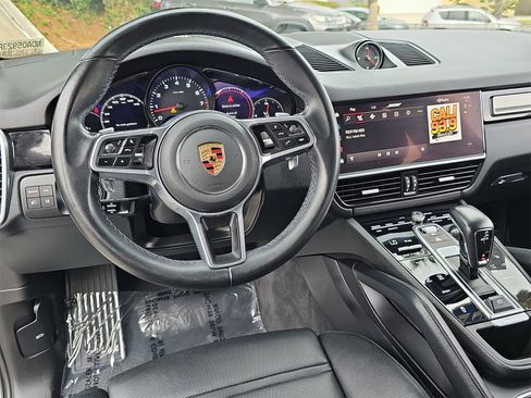 Used 2022 Porsche Cayenne Platinum Edition image 16