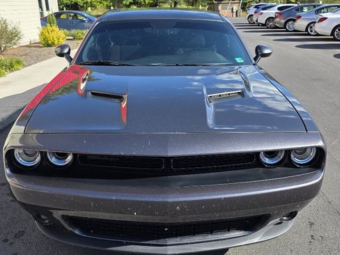 Used 2022 Dodge Challenger SXT w/ Driver Convenience Group image 2