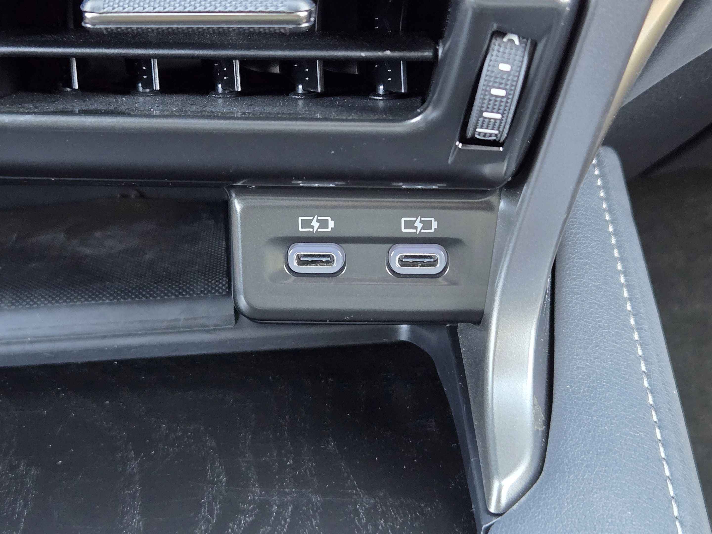 Used 2025 Lexus RX 350 Premium w/ Accessory Package (Z1) FWD image 17