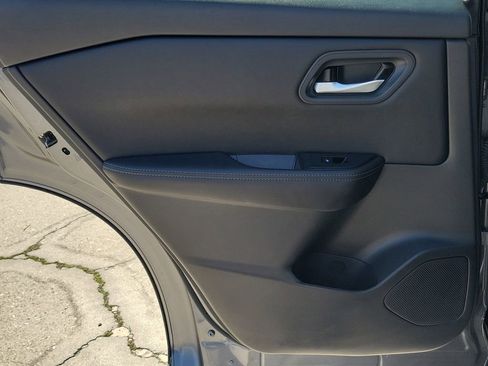 Used 2025 Nissan Rogue SV image 18