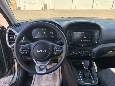 Used 2024 Kia Soul LX w/ Option Group 015 FWD image 18