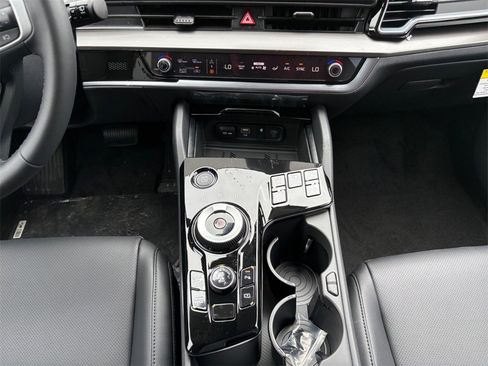 New 2025 Kia Sportage EX image 11