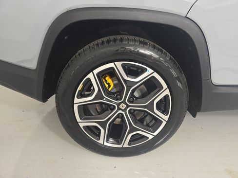 Used 2023 Rivian R1T Adventure AWD/4WD image 12