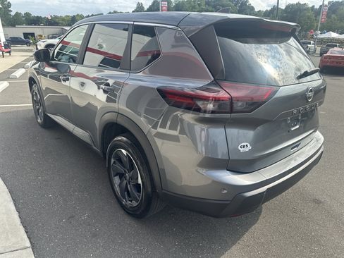 Used 2025 Nissan Rogue SV FWD image 6