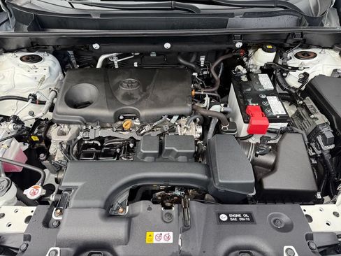 Used 2022 Toyota RAV4 LE AWD/4WD image 11