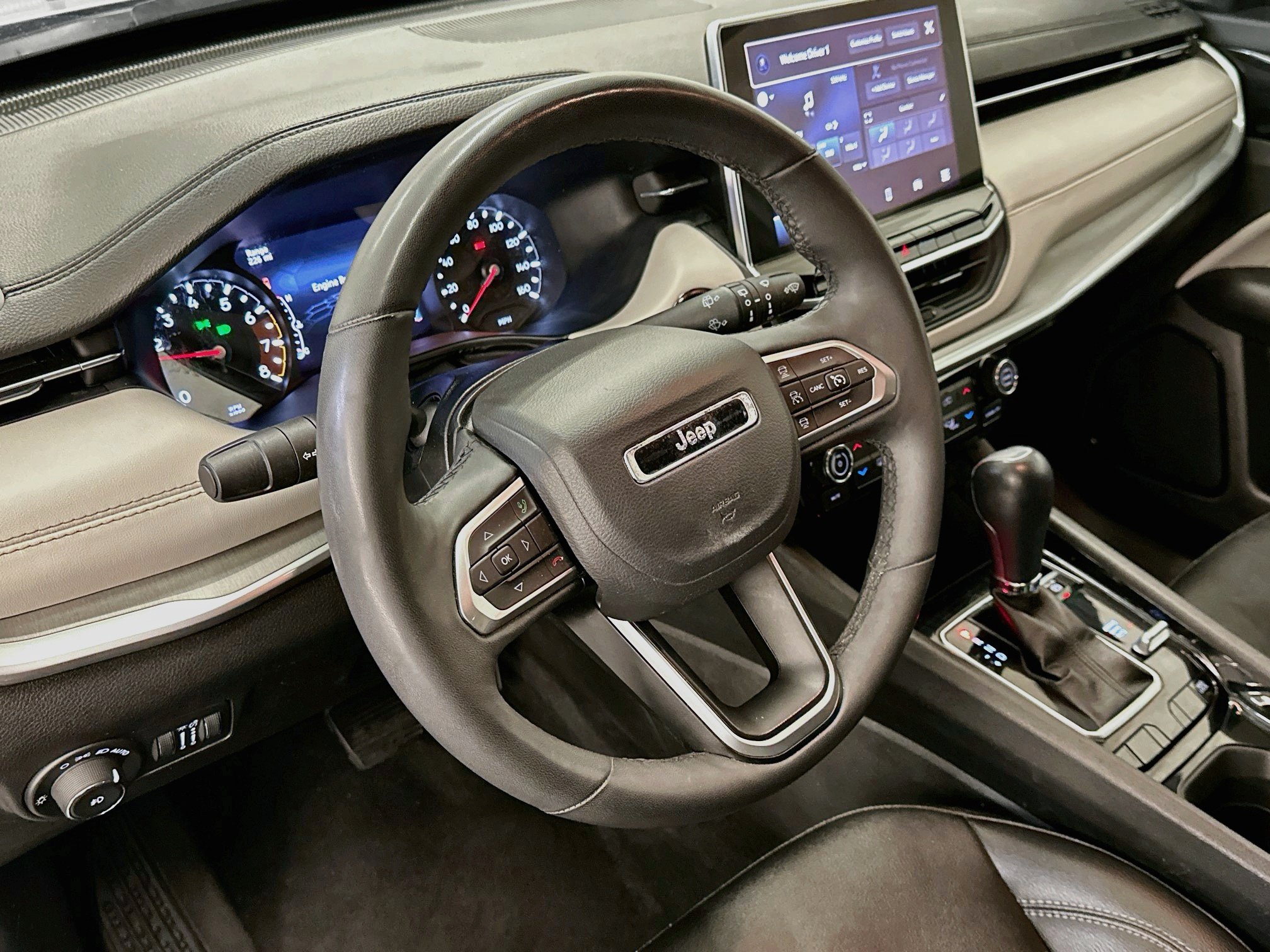 Used 2025 Jeep Compass Limited AWD/4WD image 18