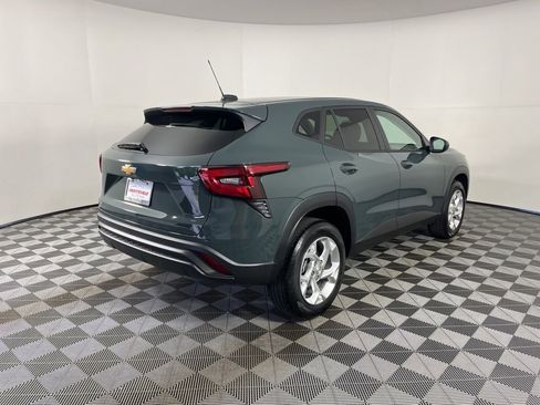 Certified 2025 Chevrolet Trax LS w/ LS Convenience Package FWD image 12