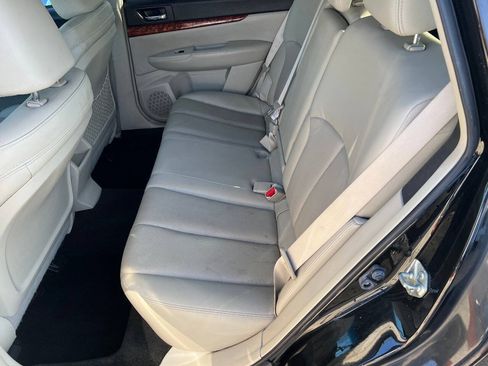 Used 2011 Subaru Outback 2.5i Limited AWD/4WD image 23