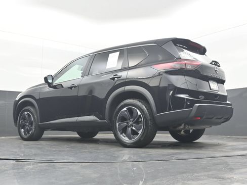 Used 2025 Nissan Rogue SV FWD image 23