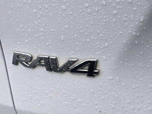 Used 2019 Toyota RAV4 LE image 11