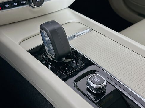 Used 2024 Volvo S60 B5 Core image 24