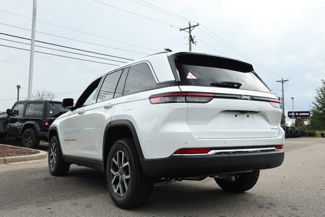 New 2027 Jeep Grand Cherokee Laredo X RWD image 8