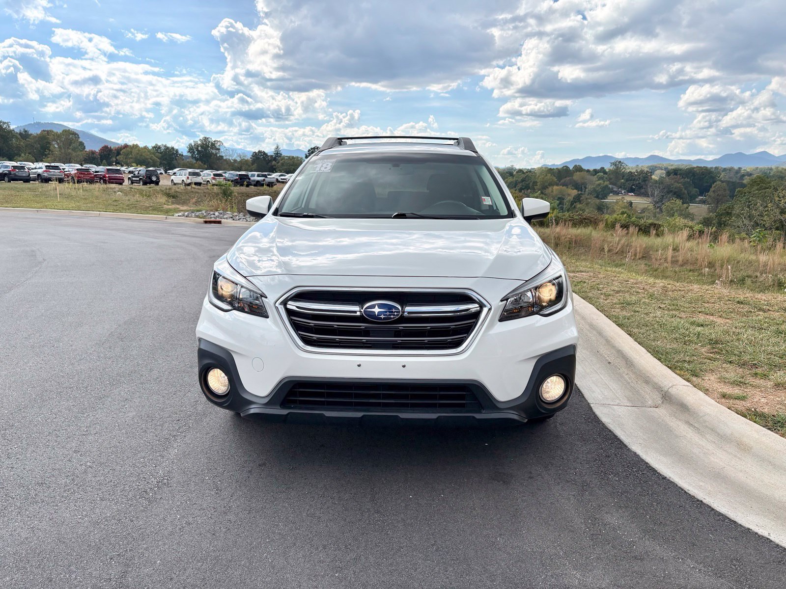 Used 2018 Subaru Outback 2.5i Premium AWD/4WD image 2