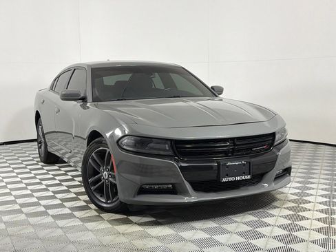 Used 2019 Dodge Charger SXT AWD/4WD image 2