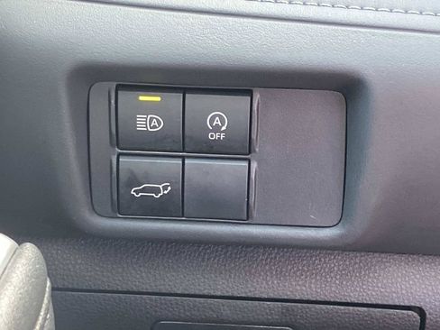 Used 2023 Toyota Highlander LE FWD image 27