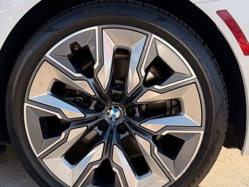 Used 2025 BMW i7 eDrive50 w/ Premium Package image 22