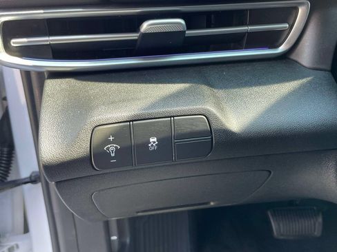 Used 2024 Hyundai Elantra SEL w/ Convenience Package FWD image 18