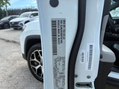 Used 2025 Jeep Compass Limited AWD/4WD image 23