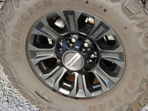 Used 2022 Ford F350 Platinum w/ Tremor Off-Road Package image 15