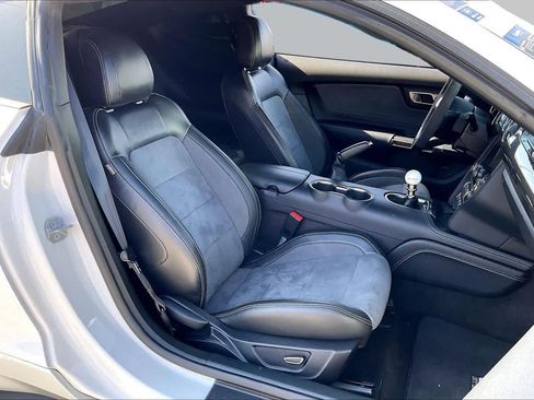 Used 2019 Ford Mustang Shelby GT350 w/ Technology Package RWD image 8