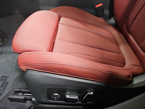 New 2026 BMW 330i Sedan w/ Premium Package image 31